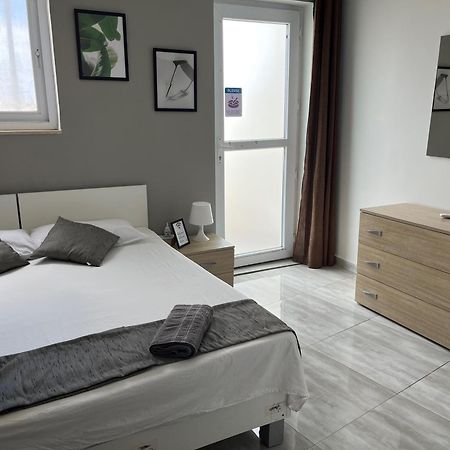 F5 Room 1, Private Double Room With Private Bathroom And Balcony In Shared Flat Msida Exterior photo