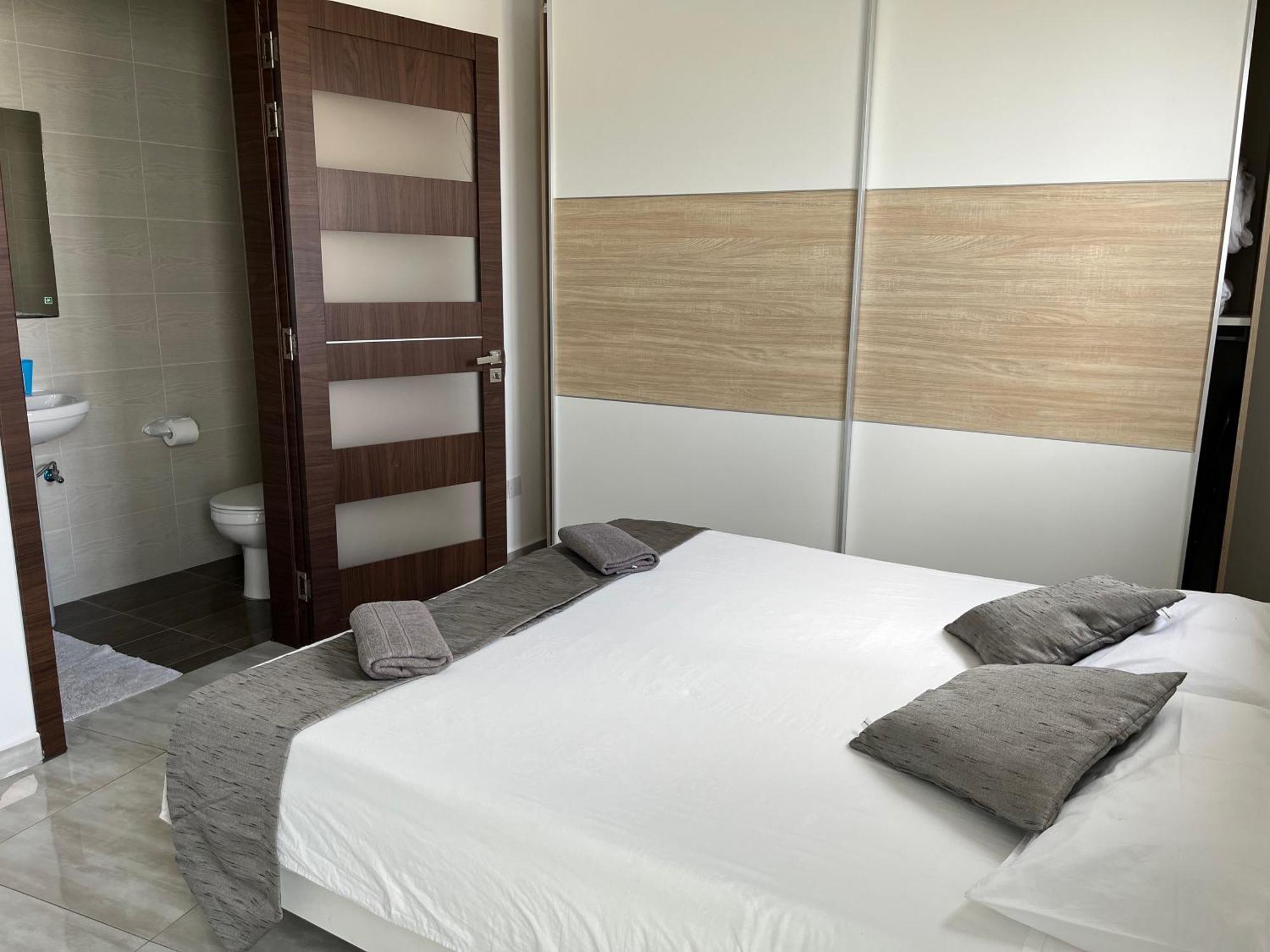 F5 Room 1, Private Double Room With Private Bathroom And Balcony In Shared Flat Msida Exterior photo